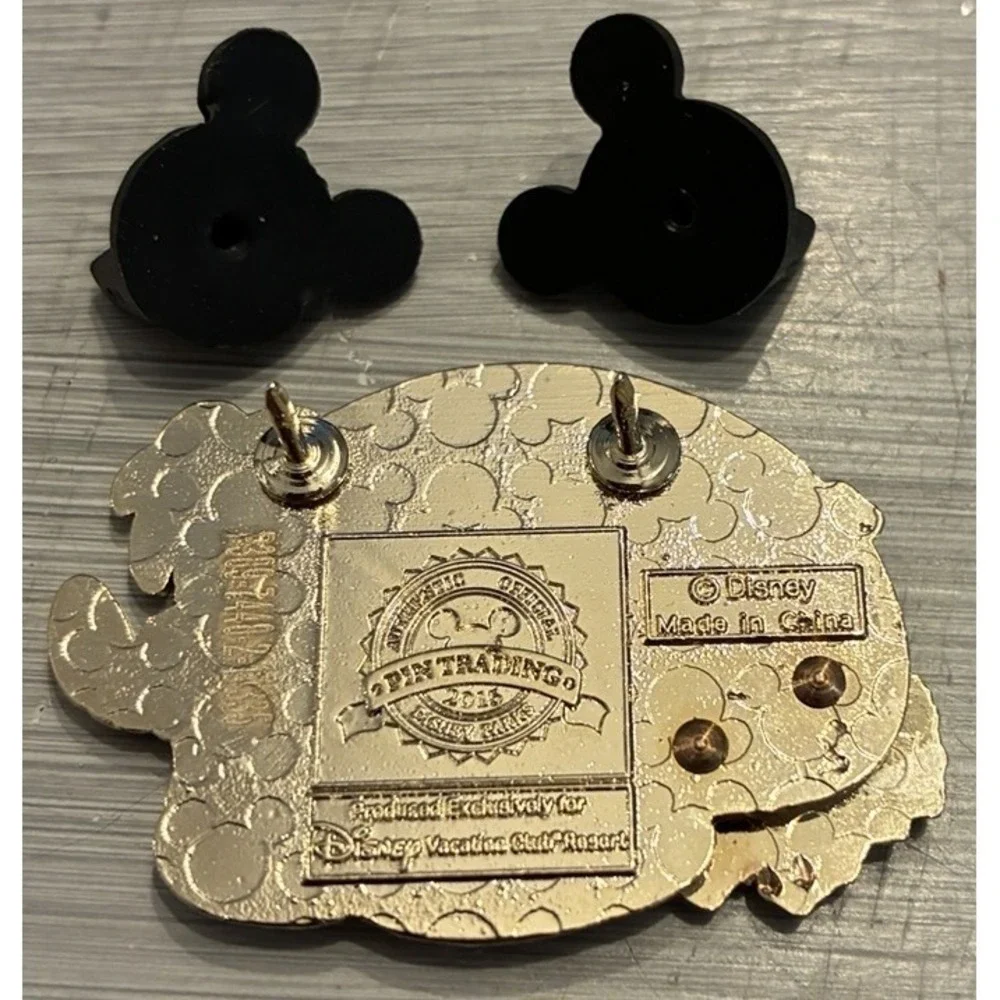 Disney Pin 2015 LILO & STITCH Polynesian Villas and Bungalows Resort Exclusive